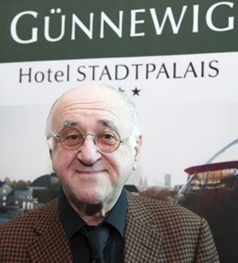 Alfred Biolek freut sich auf die neue Hotelbar in Köln, die seinen Namen tragen wird.