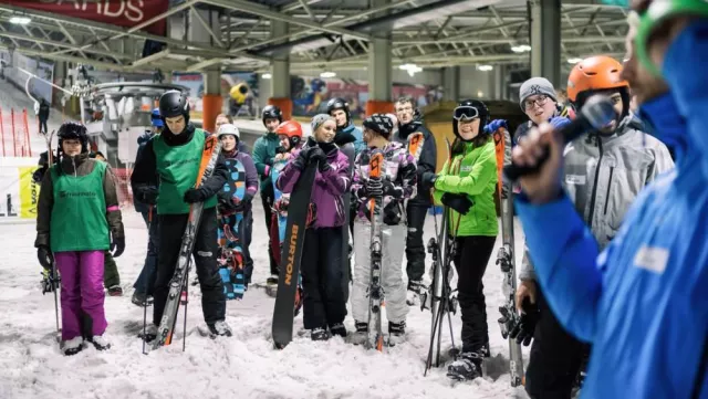 Bild: Bei gemeinsamen Erlebnissen auf der Piste Karriere-Kontakte geknüpft: Students on Snow – Euregio 2017