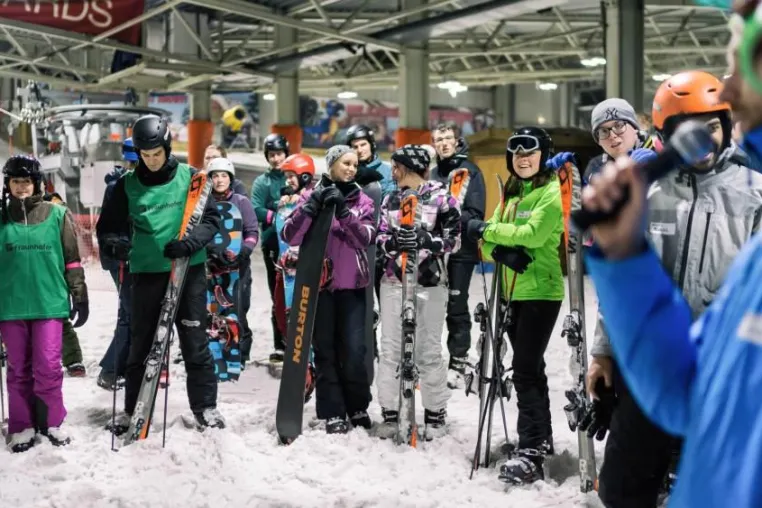 Bild: Bei gemeinsamen Erlebnissen auf der Piste Karriere-Kontakte geknüpft: Students on Snow – Euregio 2017