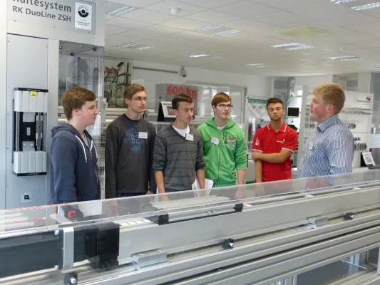Bild: BIngO-Erlebnistage bei RK Rose+Krieger bringen Schüler und Ingenieure in den Dialog