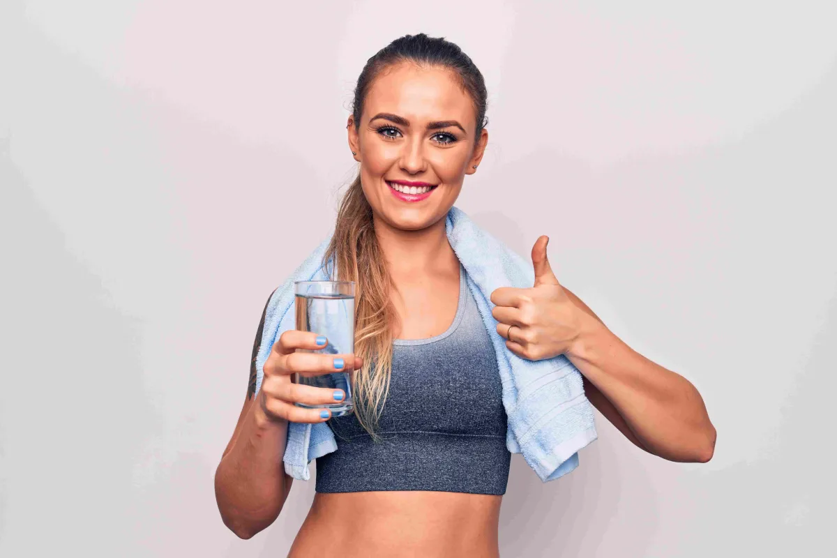 Magnesium hilft, Kater zu vermeiden. Magnesiumreiche Heilwässer sind eine gute Magnesium-Quelle. (© www.heilwasser.com/ AdobeStock/ krakenimages.com)