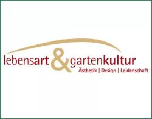 Bild: Besondere Edelstahlkamine bereichern das Angebot der Grünen Lust, dem Markt für grüne Produkte und Ideen