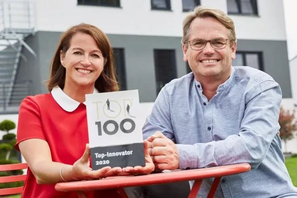 TOPLIST-Anbieter Couplink erhält erneut TOP 100-Auszeichnung und feiert Jubiläum Bild: TOPLIST-Anbieter Couplink erhält erneut TOP 100-Auszeichnung und feiert Jubiläum