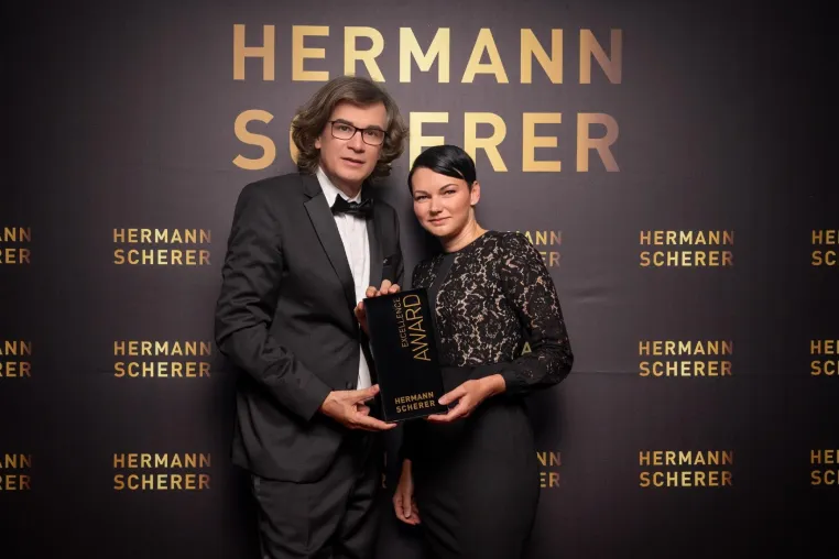 "Unvernünftige Juristin" Franziska Grimm aus Niederbayern gewinnt internationalen Speaker Slam Bild: "Unvernünftige Juristin" Franziska Grimm aus Niederbayern gewinnt internationalen Speaker Slam