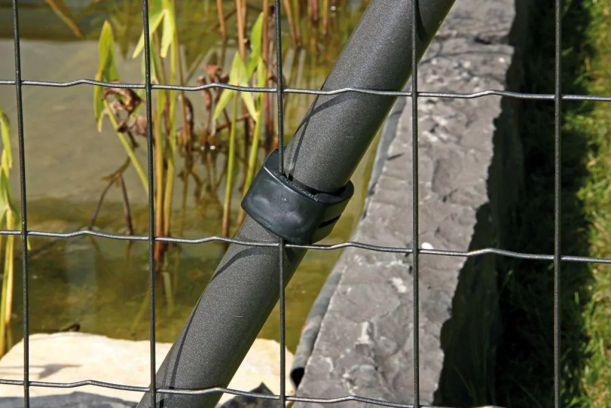 Mit dem Fix-Clip pro-System erhält man dank unkomplizierter Montage schnell eine optisch ansprechende Zaunlösung.