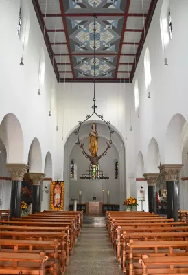 Bild: Traditionsunternehmen sichert Kirche in Düsseldorf-Lohausen vor Nässe-Schäden