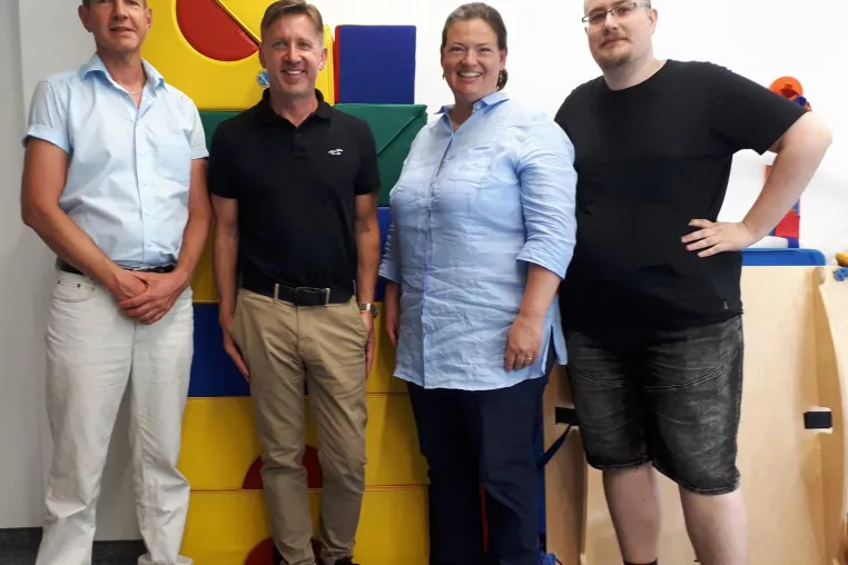 Oberbayerische FDP-Bezirkstagsfraktion besucht autkom Bild: Oberbayerische FDP-Bezirkstagsfraktion besucht autkom