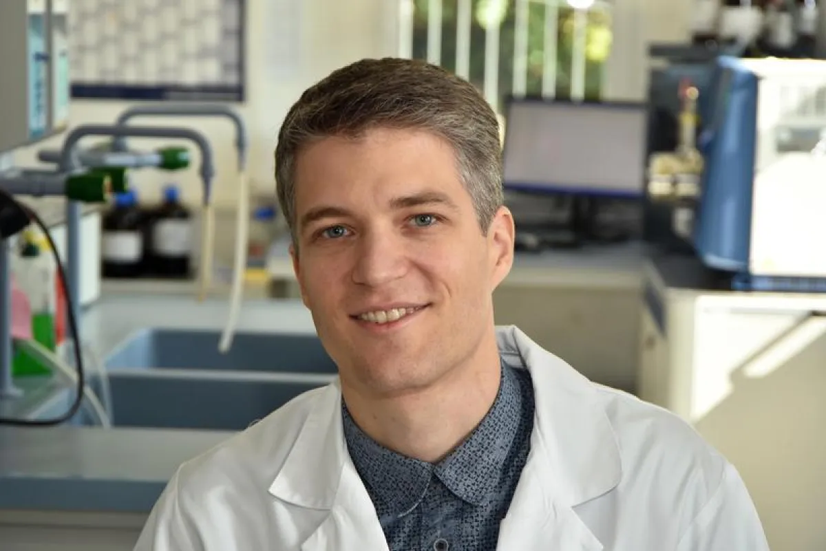 PD Dr. Andreas Koeberle von der Universität Jena ist von der European Federation for Medicinal Chemistry als ‚runner-up‘ mit dem 2. Preis für Nachwuchswissenschaftler ausgezeichnet worden. (Foto: Anne