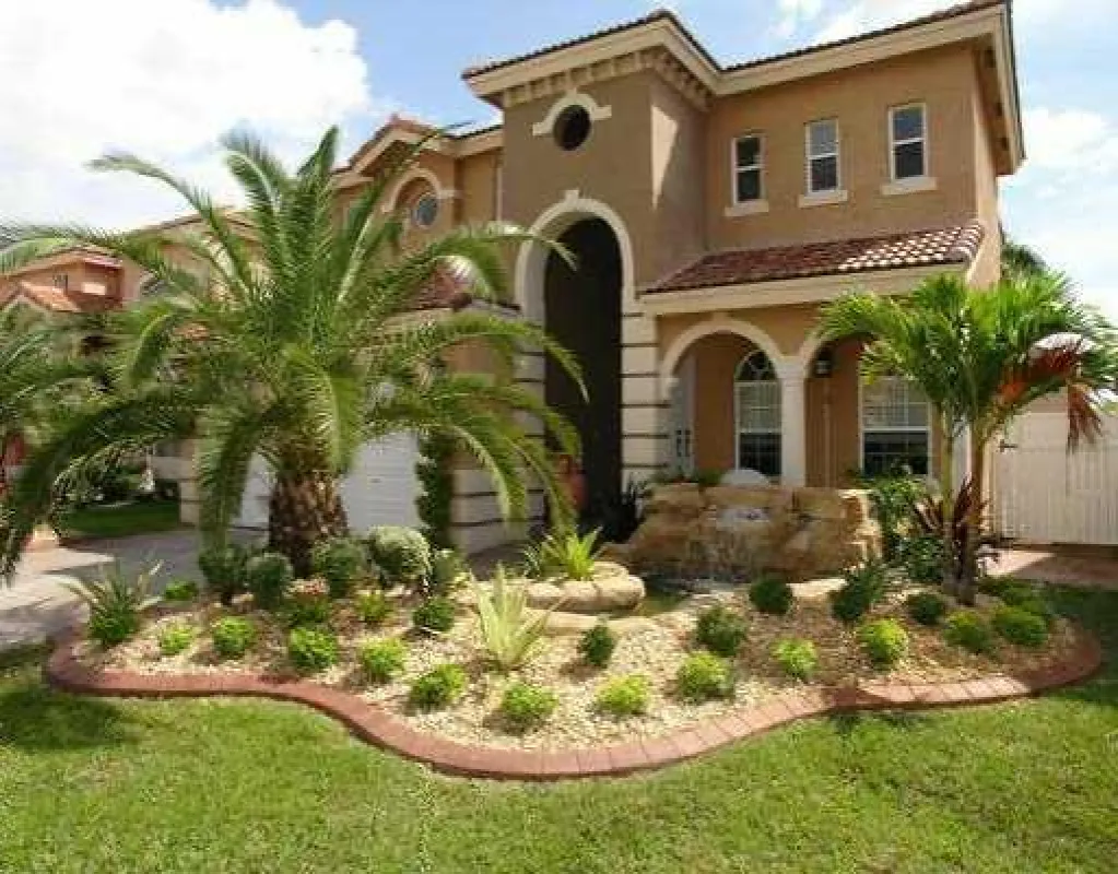 FLORIDANOTVERKAUF.COM präsentiert: Grosse Luxusvilla in Miami zum halben Preis