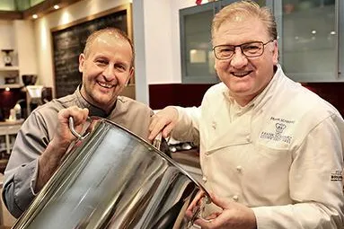 Bild: Frank Schwarz holt Gourmetkoch ins FSGG-Team – Roger Achterath bringt den kreativen Kick in die Küche