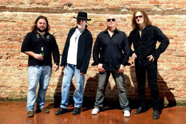 Tony Martin’s Masterpiece – jetzt remastert: Silver Horses Bild: Tony Martin’s Masterpiece – jetzt remastert: Silver Horses