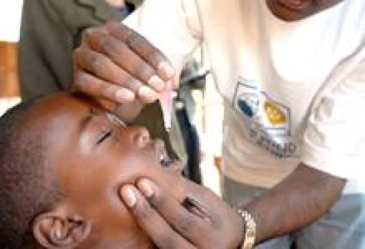 A Rotarian immunizes a child against polio. Addis Ababa, Ethiopia. Photo by Jean-Marc Giboux.