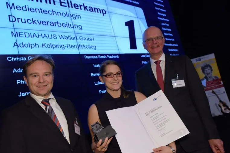 Bild: Kathrin Ellerkamp für hervorragende Ausbildung geehrt