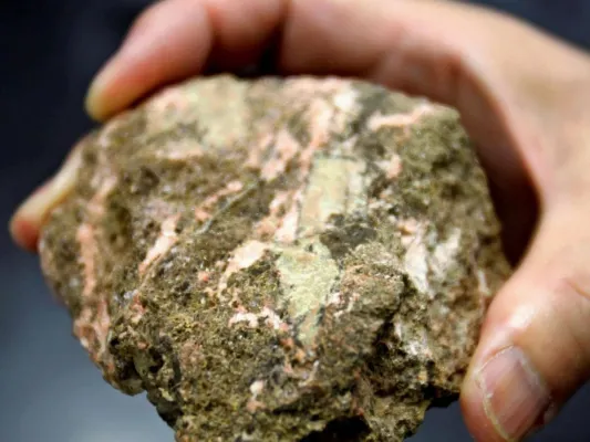 Bild: American Rare Earths: Seltene Erden-Gehalte steigen um 216%!
