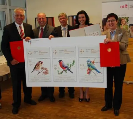 Bild: Übergabe der Serie "FÜR DIE JUGEND" 2013