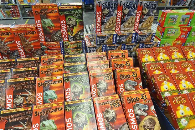 Spielwaren für Dino-Fans und kleine Forscher bei Arvelle Bild: Spielwaren für Dino-Fans und kleine Forscher bei Arvelle