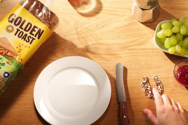 Bild: Neuer TV-Spot für GOLDEN TOAST Körnerharmonie on air