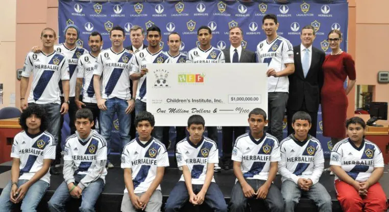Bis 2022 – LA Galaxy und HERBALIFE verlängern Zusammenarbeit um zehn Jahre Bild: Bis 2022 – LA Galaxy und HERBALIFE verlängern Zusammenarbeit um zehn Jahre