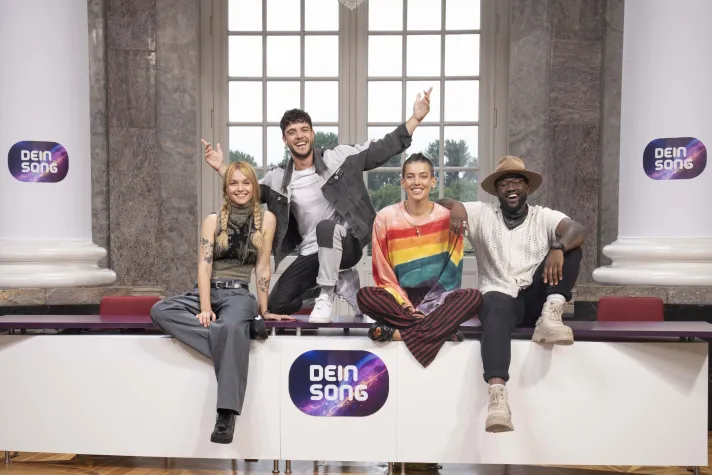 Bild: Drehstart 16. Staffel „Dein Song“ : Singer-Songwriterin LOTTE kehrt in Jury zurück!