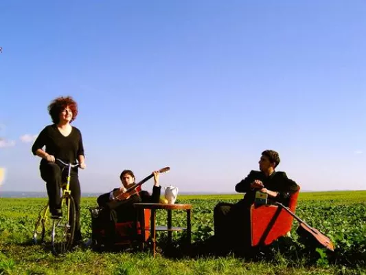 riverlounge concert: Annametuer & ihre Gitarristen Bild: riverlounge concert: Annametuer & ihre Gitarristen