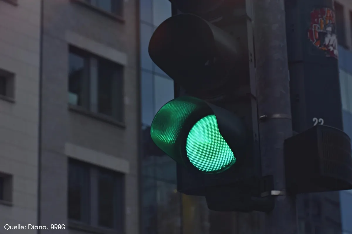 ARAG Experten über Strafen, die beim Ignorieren roter Ampeln drohen