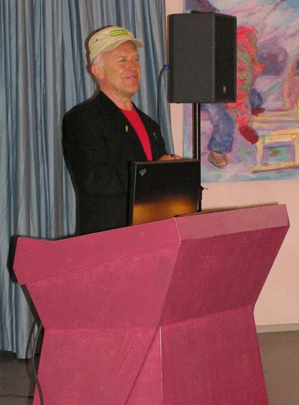 Joseph Wilhelm, Bio-Pionier und Unternehmer, setzt sich für eine gentechnikfreie Welt ein und hält Vorträge zum Thema „Agro-Gentechnik“.
