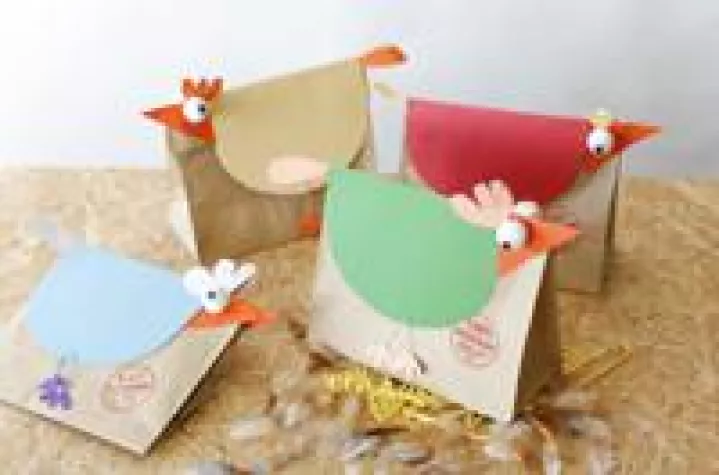 Bild: Schön verpackt: Bunte Osterhühner zum Selbermachen