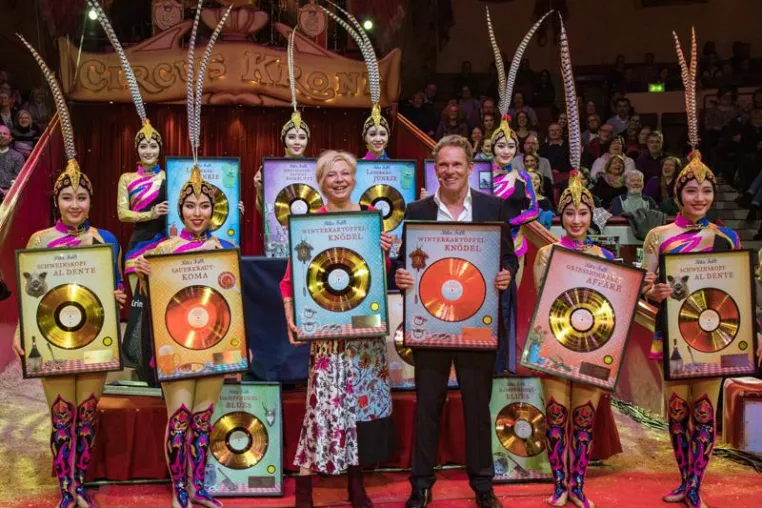 Sieben Goldene Schallplatten für Rita Falk und Christian Tramitz Bild: Sieben Goldene Schallplatten für Rita Falk und Christian Tramitz