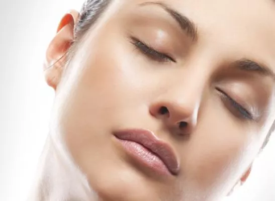 Bild: A.S.THETICS Dr. Adam Stanek: Anzeigenserie in Tageszeitungen mit wechselnden Botschaften – SIMPLY A.S.thetics!