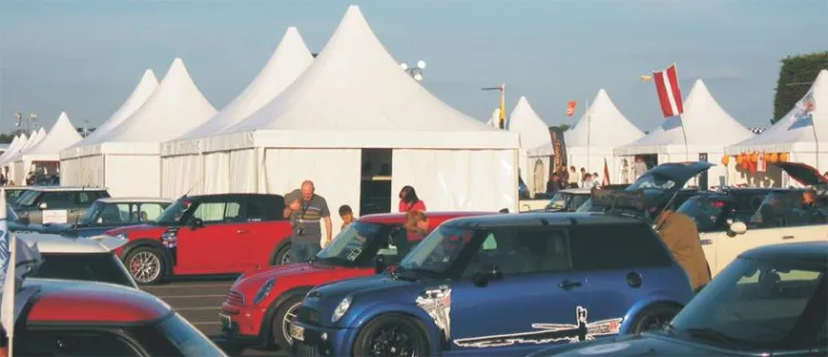 Bild: Kleiner Freund im Zelt - MINI und Friends feiern 50jähriges Jubiläum