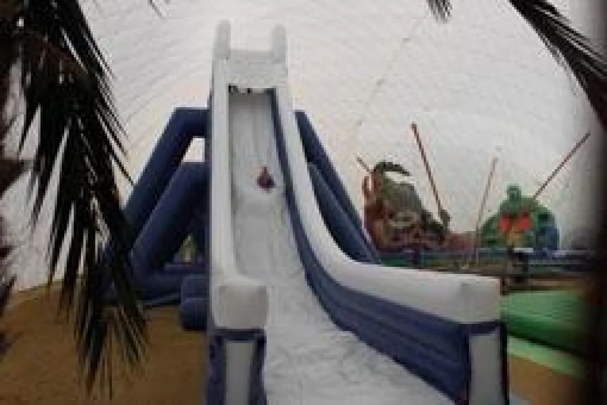 Alpenslider größte aufblasbare Rutsche der Welt im  Hallertau Park Wolnzach