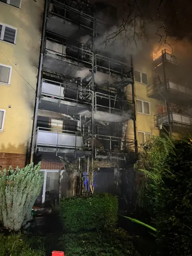 Bild: Großbrand in Düsseldorfer Innenstadt Erschüttert die Weihnachtszeit