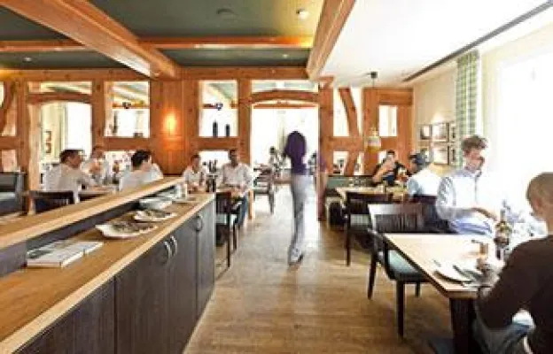 Bild: DER VARTA-FÜHRER - Restaurant der Woche: Restaurant Fischhaus am Schaalsee in Zarrentin