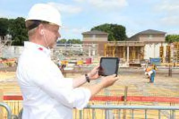 Bild: Mit der Baucam den Mängeln auf der Spur