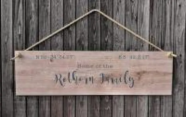 Bild: MEIN WUNSCHBILD erweitert Produktpalette: Elegante Holzschilder für jeden Anlass