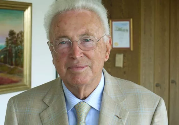 Bild: Prof. Dr. Heinz-Horst Deichmann erhält den Unternehmerpreis des Business Club Aachen Maastricht