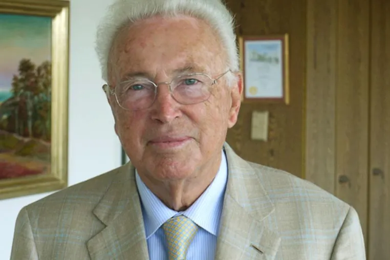 Bild: Prof. Dr. Heinz-Horst Deichmann erhält den Unternehmerpreis des Business Club Aachen Maastricht