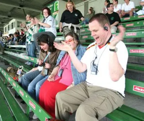 Bild: Bei der Fußball-WM wird ein Stadionbesuch auch für sehbehinderte Fußballfans zum Erlebnis