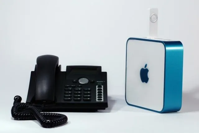 Bild: snom und 4Snewcom zeigen anlässlich der VON Europe den Mac mini als eleganteste Telefonanlage der Welt