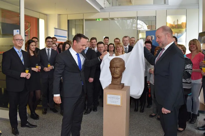 Bild: 200. Geburtstag von Friedrich Wilhelm Raiffeisen - Leipziger Volksbank ehrt Gründervater