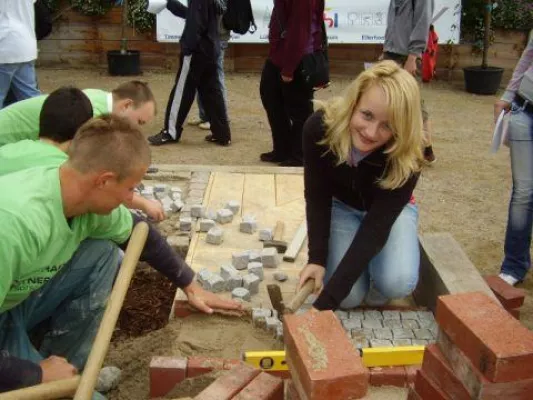 Die Zeichen stehen auf grün - FGL S.-H. sucht auf der nordjob Unterelbe die Landschaftsgärtner von morgen Bild: Die Zeichen stehen auf grün - FGL S.-H. sucht auf der nordjob Unterelbe die Landschaftsgärtner von morgen