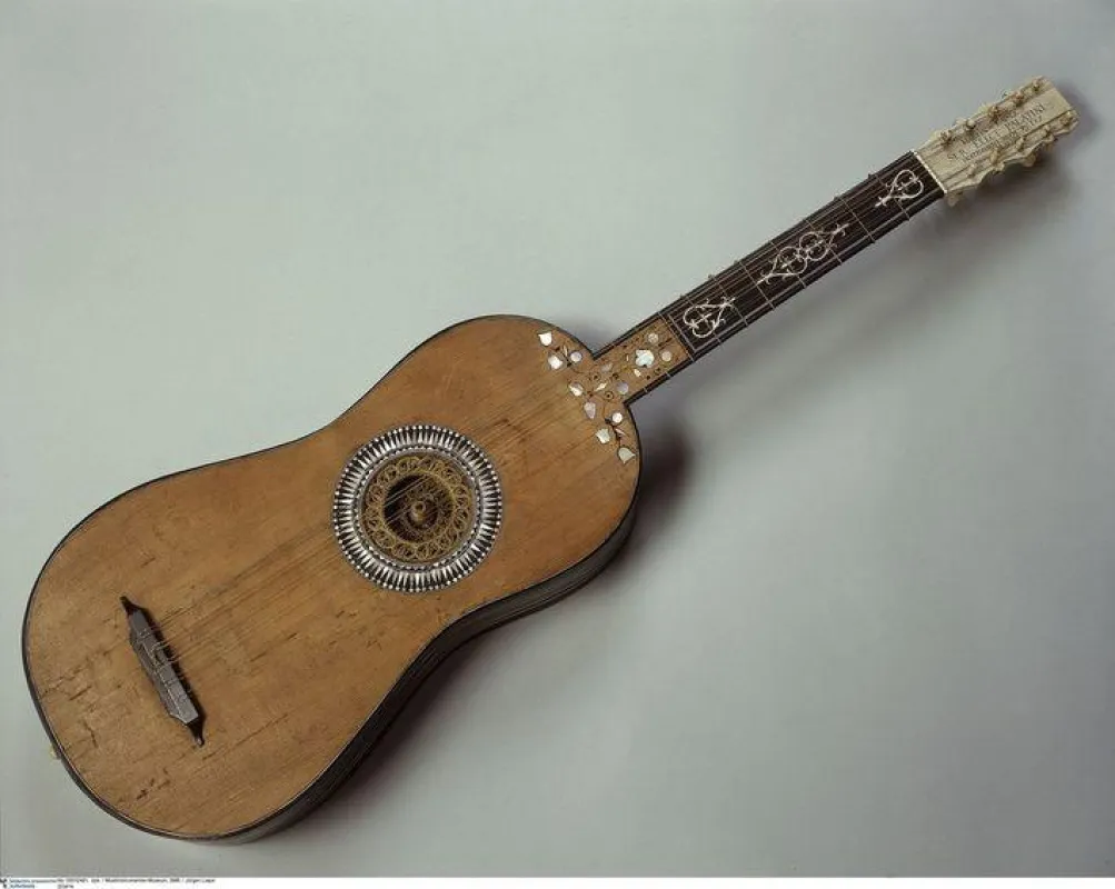 Gitarre von Martin Kaiser, Venedig oder Düsseldorf, 1699 (© bpk/Musikinstrumenten-Museum/ Jürgen Liepe)