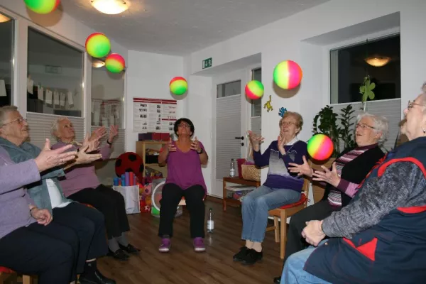 Aktiv und fit - Seniorengymnastik mit Spaß Bild: Aktiv und fit - Seniorengymnastik mit Spaß