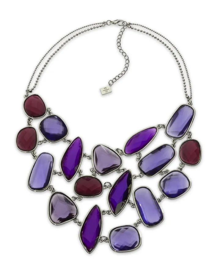 Ganz schön unbescheiden – das prächtige Collier ist in verschiedenen Farbvariationen erhältlich, UVP 49,90 Euro