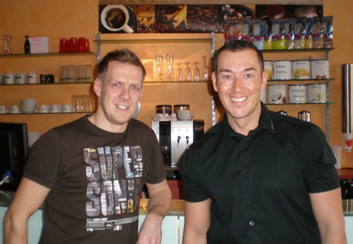 Marcus Glöckner von Movin Fitness- und Freizeit (rechts) und Peter Hinojal (Links)