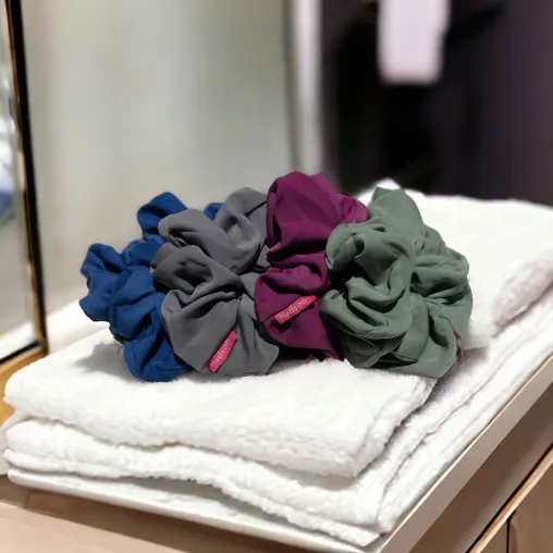 Bild: Maßgeschneiderte Scrunchies und Haarreifen – Exklusive Handwerkskunst für jeden Anlass