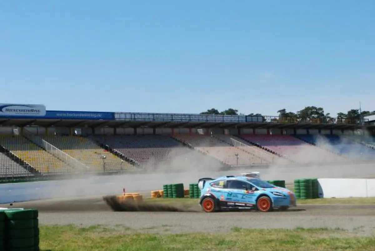 Rallycross auf ungebundener Wegedecke