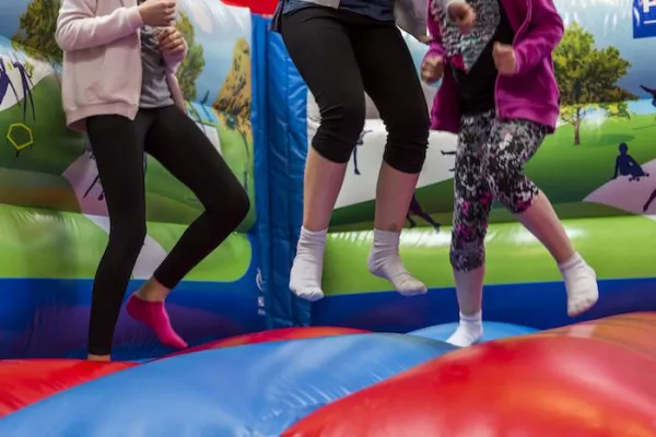 Bild: HUDORA macht den Weltkindertag in Remscheid bunter