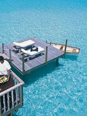 Bild: Urlaubsreif nach der Hochzeit? – Hochzeitstischanbieter VAN LISTEN schickt Brautpaare in den Honeymoon