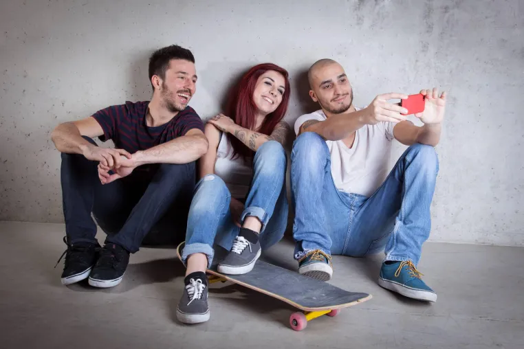 Bild: Der Schuhe Übergrößen Onlineshop schuhplus.com lädt zum Stöbern ein